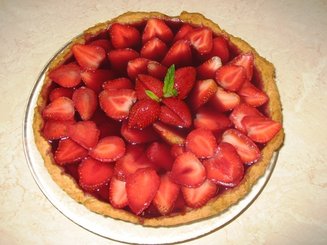 Творожный пирог с желированной клубникой