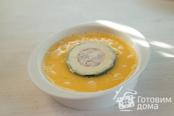 Кольца кабачков, фаршированные куриным фаршем фото к рецепту 5