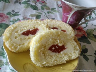 Рулет с масляным кремом и желе по ГОСТу