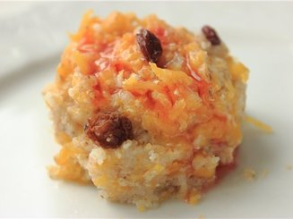 Ячневая каша с тыквой, ягодами и сухофруктами.