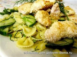 Лосось в кунжуте с салатом из фарфалле