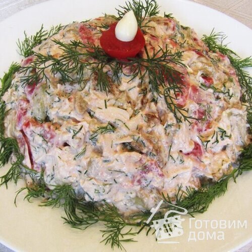 Салат с баклажанами, помидорами и куриным филе