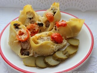 Конкильони с курицей и овощами в сливочном соусе