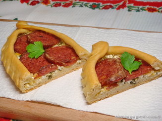 Пидэ с колбасой (турецкая пицца)