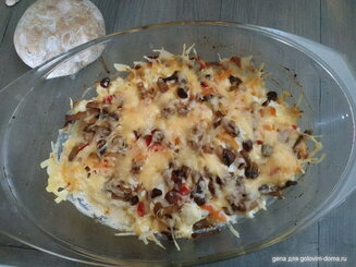 Куриное филе, запеченное с грибами, перцем, рикоттой