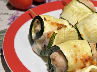 Рулетики из кабачков с курицей
