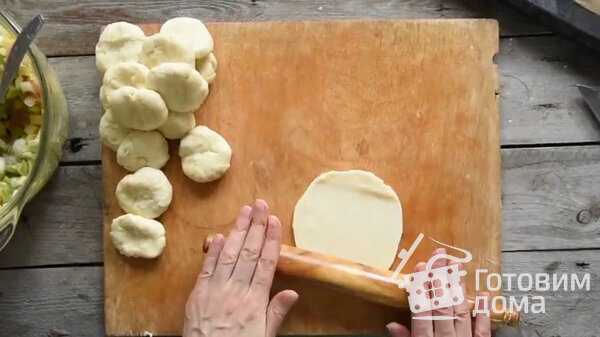 Пирожки с курицей, капустой и картошкой из теста на йогурте фото к рецепту 8
