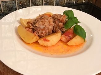 Юварлакя коккинисто (тефтели в соусе)