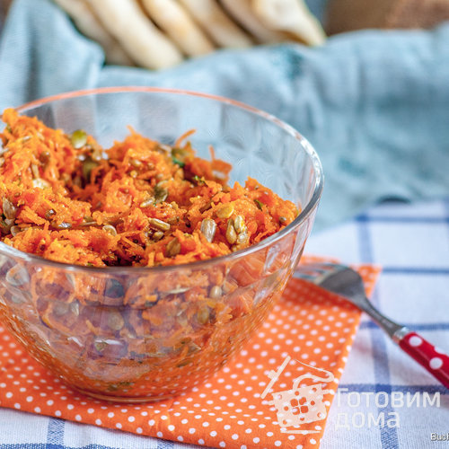 Морковный салат с семечками