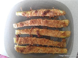 Запечёные кабачковые палочки в хрустящей сырной панировке