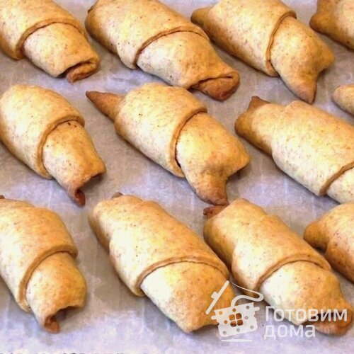 Песочные рогалики с сухофруктами и орехами