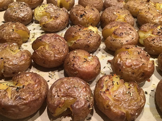 Картофель запечёный с розмарином и чесноком