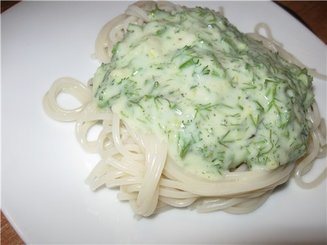 Макароны с молочным соусом и пряностями