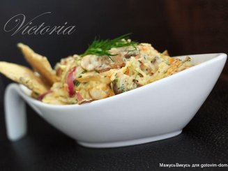 Грибной салат с сыром, морковью и солеными огурцами