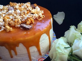   Шоколадный торт с малиновым и лимонным кремом