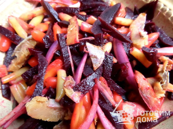 Овощной салат с копчёной сельдью фото к рецепту 15
