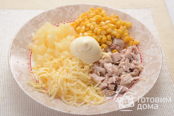 Салат из курицы с ананасом и кукурузой фото к рецепту 1