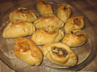 Открытые пирожки с сыром и зеленью