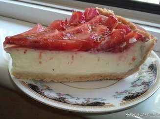 Творожный пирог с желированной клубникой