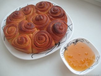 Сахарные булочки с медовой глазурью "Roulé au miel"