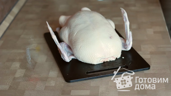 Фаршированная утка с хрустящей корочкой в духовке фото к рецепту 1