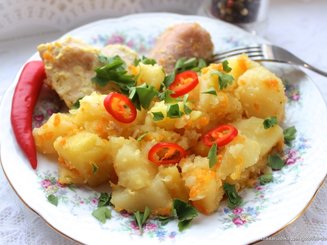 Картошка, тушенная с курицей