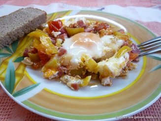 Huevos rancheros (Яйца по-деревенски)