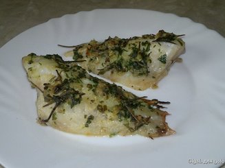 Запеченное рыбное филе с чесноком, петрушкой и орегано