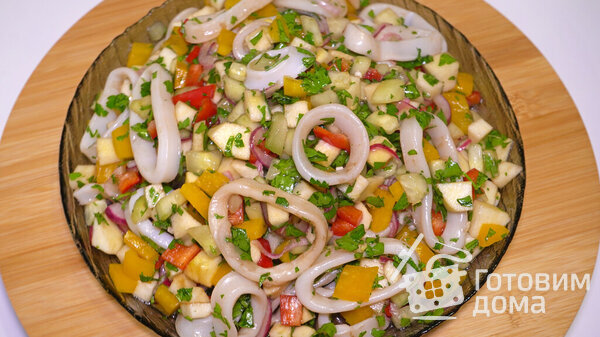 Вкусный салат с кальмарами без майонеза фото к рецепту 1