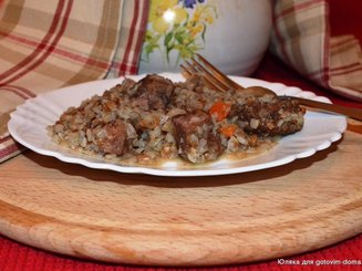 Гречневая каша с говядиной и грибами.
