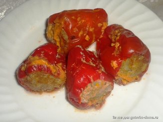 Перец, фаршированный мясной начинкой