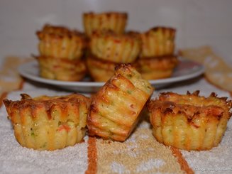 Маффины с кабачками, помидорами и сыром