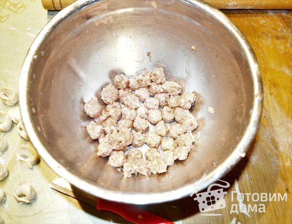 Угра чучвара (бульон с лапшой, пельменями и фрикадельками) фото к рецепту 1