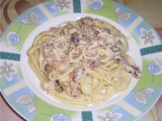 Спагетти с морепродуктами в сливочном соусе