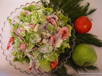 Салат с помидорами и яблоками