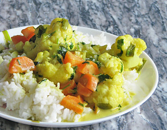 Весенние овощи в соусе карри