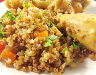 Гречка с курицей на сковородке