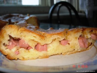 Заливной пирог с колбасой и сыром