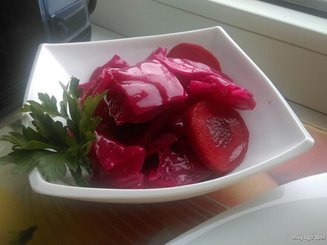 Капуста маринованная со свеклой