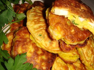 Оладьи с яйцом и зеленым луком