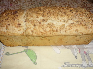 Хлеб с цуккини и лесными орехами
