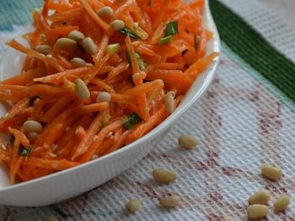 Пикантный морковный салат
