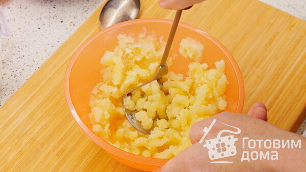Картофельные лепёшки жареные на сковороде: вкуснятина на основе картофельного пюре с луком фото к рецепту 3