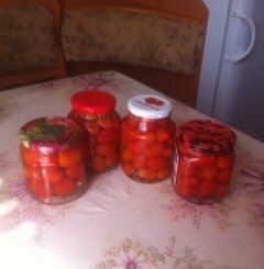 Маринованные помидоры с чесноком