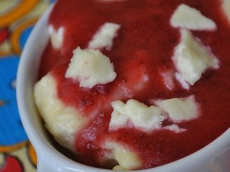 Ньокки с клубникой и сыром