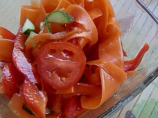 Овощной салат с маринованной морковью