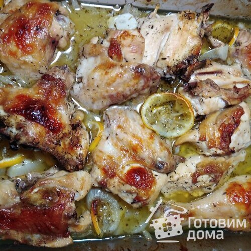 Запеченая курица с лимонами и белым вином