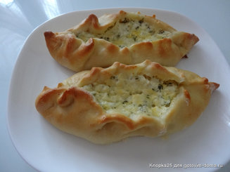 Открытые пирожки с сыром и зеленью