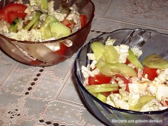 Салат из помидор с огурцами - что может быть нового?