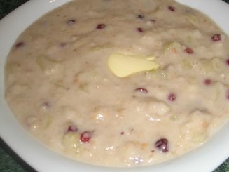 Овсяная каша с яблоком и клюквой